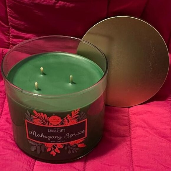 BRAND NEW 3 WICK MAHOGANY SPRUCE SCENTED CANDLE ~ CANDLE - LITE ~ SMELLS AMAZING - Picture 4 of 4